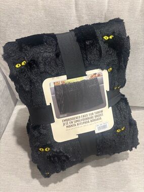 Costco faux fur Halloween fall throw Cat
